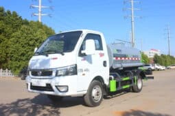 Water Sprinkler Truck 2.21m³ Dongfeng Tuyi 45° Front View