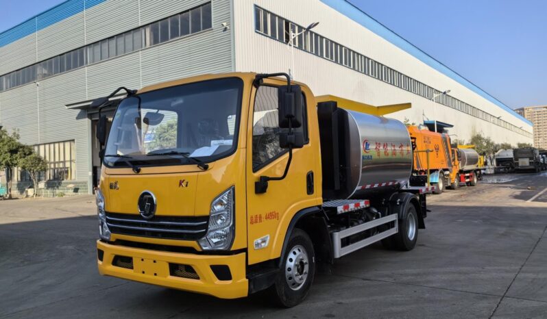 Asphalt Distributor Truck 3.5m³ SX Intelligent Control Front View