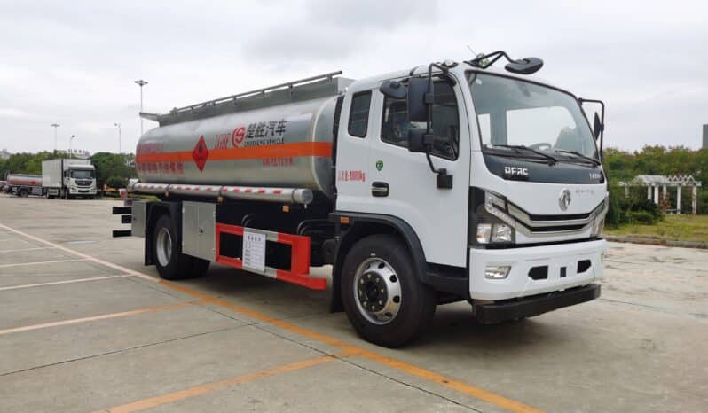 Oil Tanker Truck 13.7m³ Dongfeng Dolika D8 45° Front View