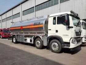 Oil Tanker Truck 24.1m³ Sinotruk Howo Small Three-Axle | Gasoline Transport