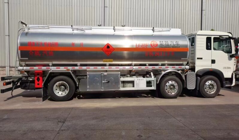 Oil Tanker Truck 24.1m³ Sinotruk Howo Small Three-Axle | Gasoline Transport full