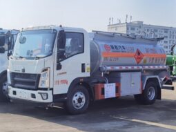 Oil Tanker Truck 7.5m³ Sinotruk Howo Front View