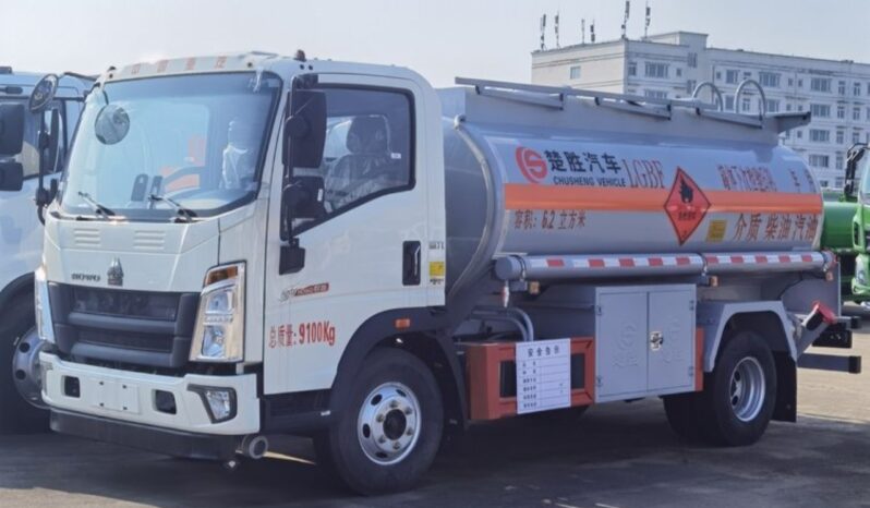 Oil Tanker Truck 7.5m³ Sinotruk Howo Front View