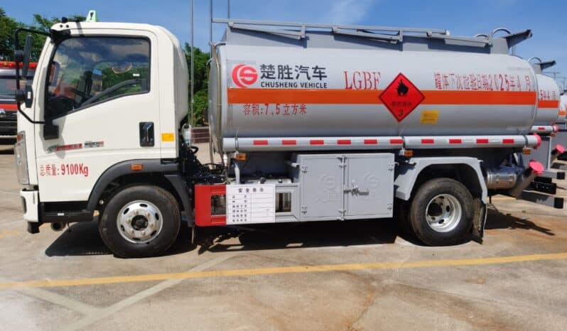 Oil Tanker Truck 7.5m³ Sinotruk Howo | Diesel, Gasoline Transport Medium full