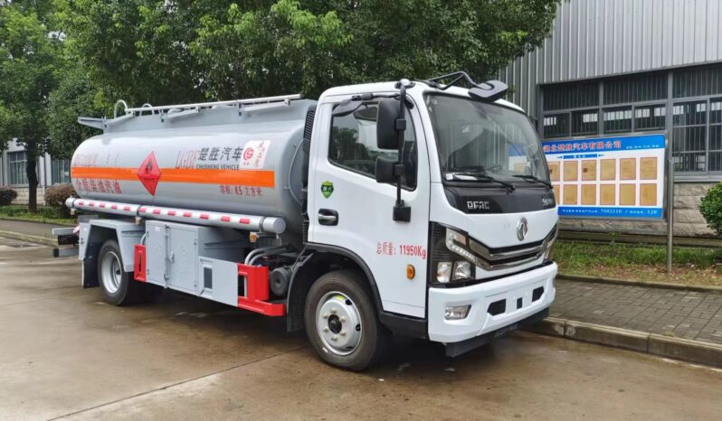 Oil Tanker Truck 8.5m³ Dongfeng Dolika D7 45° Side View