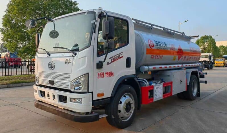 Oil Tanker Truck 8.5m³ Jiefang J6F Front View