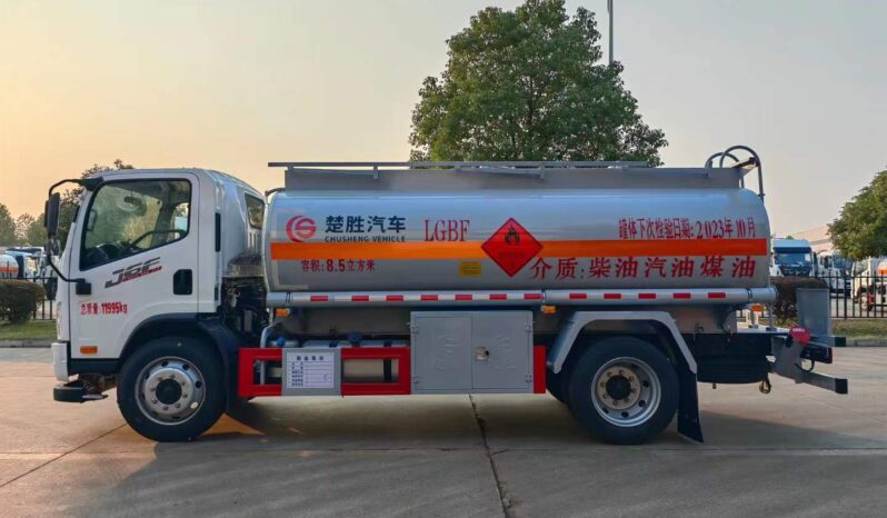 Oil Tanker Truck 8.5m³ Jiefang J6F | Gasoline, Diesel, Kerosene Transport Medium full