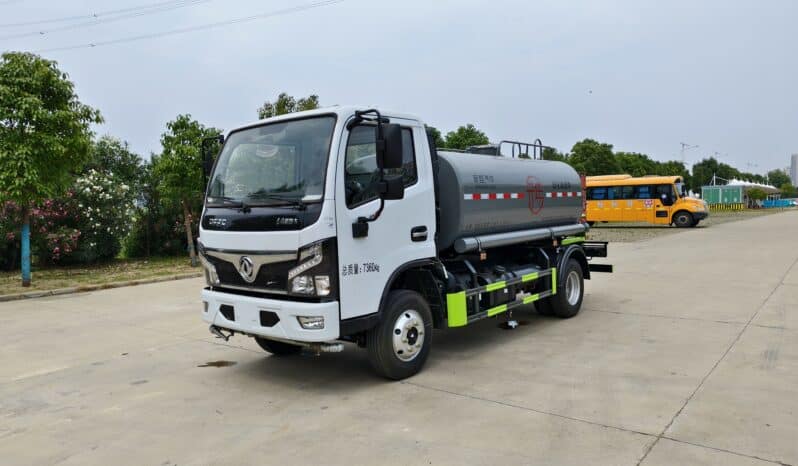 Water Sprinkler Truck 4.27m³ Dongfeng D6 45° Front View