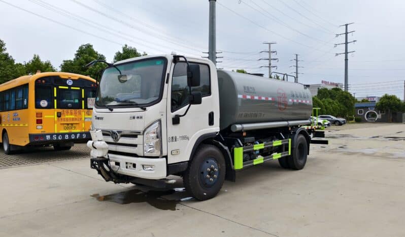 Water Sprinkler Truck 7.78m³ Tri-Ring Sitom 45-Degree Front View